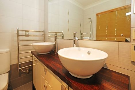 Photo of property in 5 Quedley Court, Eastern Beach, Auckland, 2012