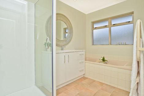 Photo of property in 10 Mangakoea Place, St Andrews, Hamilton, 3200