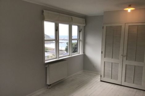 Photo of property in 18 Cave Road, Houghton Bay, Wellington, 6023