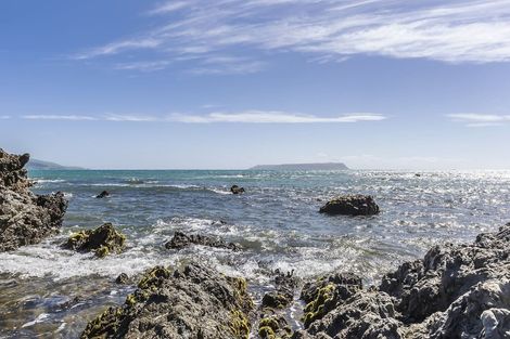 Photo of property in 77 Moana Road, Plimmerton, Porirua, 5026