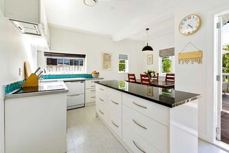 Photo of property in 12 Eastglen Road, Glen Eden, Auckland, 0602