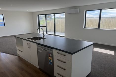 Photo of property in 5 Harry Manship Crescent, Halswell, Christchurch, 8025