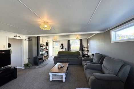 Photo of property in 59 Salcombe Street, Kaitangata, 9210