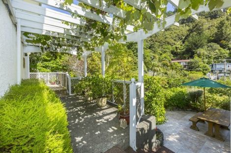 Photo of property in 135 Pinehaven Road, Pinehaven, Upper Hutt, 5019