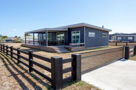 Photo of property in 28 Navigation Drive, Cooks Beach, Whitianga, 3591