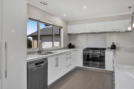 Photo of property in 1 Elizabeth Grove, Stratford, 4332