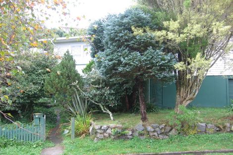 Photo of property in 5 Gahagan Way, Newlands, Wellington, 6037