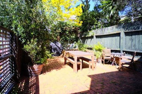 Photo of property in 17 Douglas Street, Mount Cook, Wellington, 6021