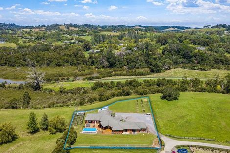 Photo of property in 13 Te Awa Place, Red Beach, 0932