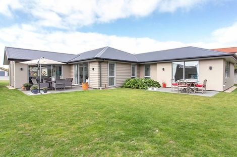 Photo of property in 48 Blue Gum Place, New Brighton, Christchurch, 8083