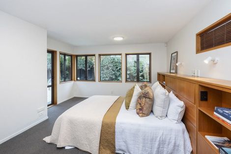 Photo of property in 16 Kent Lodge Avenue, Avonhead, Christchurch, 8042