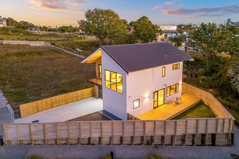 Photo of property in 26 Curtiss Circle, Hobsonville, 0618
