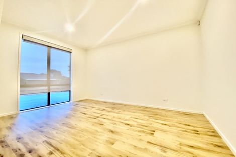 Photo of property in 12 Waituarua Drive, Takanini, 2112