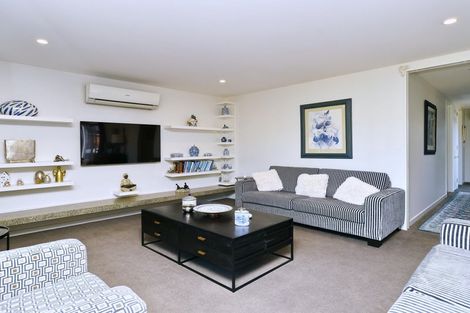 Photo of property in 102 Hills Road, Edgeware, Christchurch, 8013