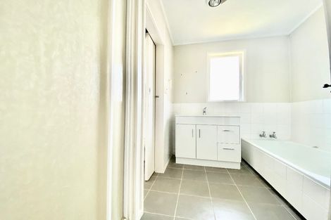 Photo of property in 15 Addington Avenue, Manurewa, Auckland, 2102