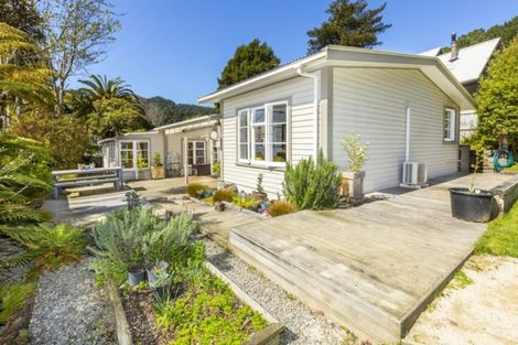 Photo of property in 38 Jocelyn Crescent, Pinehaven, Upper Hutt, 5019