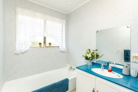 Photo of property in 2/13 Karamu Street, Strandon, New Plymouth, 4312