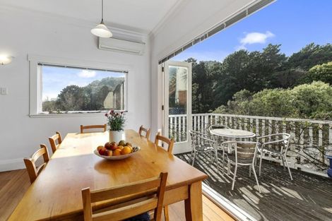 Photo of property in 31 Melbourne Road, Island Bay, Wellington, 6023