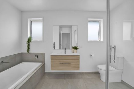 Photo of property in 33a Upjohn Street, Brooklands, New Plymouth, 4310