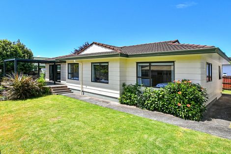 Photo of property in 15 Oakmont Place, Wattle Downs, Auckland, 2103