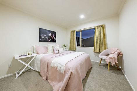 Photo of property in 2 Moravale Lane, Flat Bush, Auckland, 2016