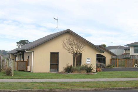 Photo of property in 71 Ayrshire Drive, Grandview Heights, Hamilton, 3200