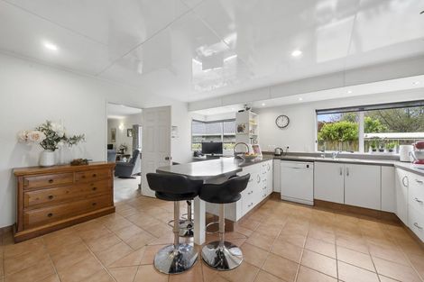 Photo of property in 5 Papawai Grove, Waikanae, 5036