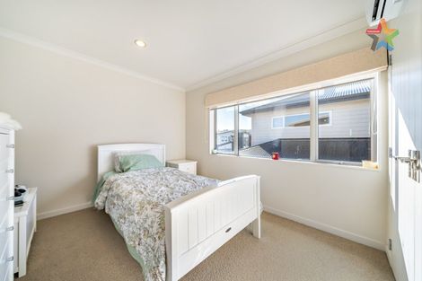 Photo of property in 60 Whites Line West, Woburn, Lower Hutt, 5010