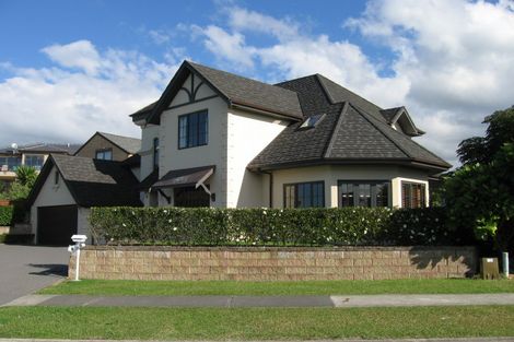 Photo of property in 3 Onemana Way, Te Atatu Peninsula, Auckland, 0610