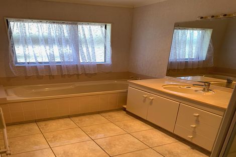 Photo of property in 19 Golfland Drive, Golflands, Auckland, 2013