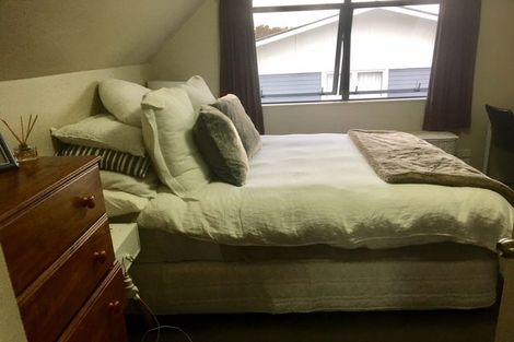 Photo of property in 323 Pakuranga Road, Pakuranga Heights, Auckland, 2010