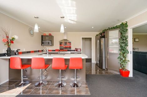Photo of property in 2a Galea Grove, Kelvin Grove, Palmerston North, 4414