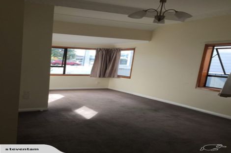 Photo of property in 2/142 Rongotai Road, Kilbirnie, Wellington, 6022