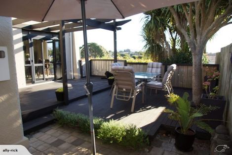 Photo of property in 49 Paynters Avenue, Strandon, New Plymouth, 4312