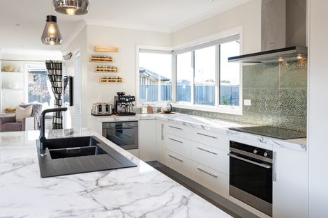 Photo of property in 14 Pukaki Place, Poraiti, Napier, 4112