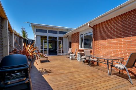 Photo of property in 18 Pioneer Crescent, Helensburgh, Dunedin, 9010