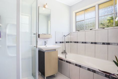 Photo of property in 7 John Witton Drive, Crofton Downs, Wellington, 6035