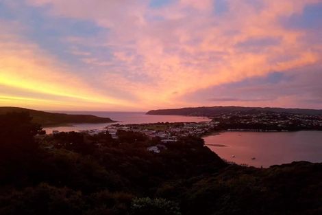 Photo of property in 37 Kahu Road, Paremata, Porirua, 5024