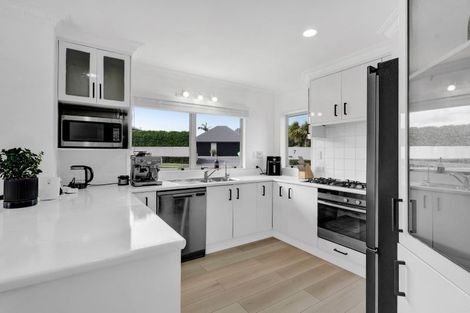 Photo of property in 4 Adam Lile Drive, Highlands Park, New Plymouth, 4312