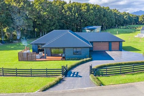 Photo of property in 30 Ohau Gravels Way, Ohau, Levin, 5570