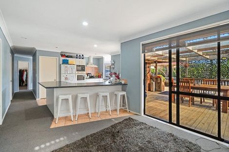 Photo of property in 12 Hocken Place, Mangere Bridge, Auckland, 2022
