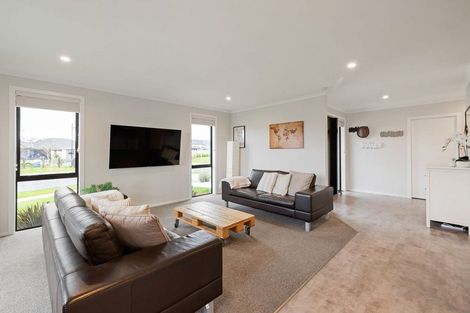 Photo of property in 19 Rose Leigh Drive, Cambridge, 3434