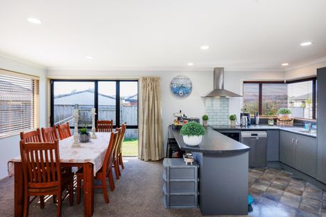 Photo of property in 12 Walnut Grove, Kelvin Grove, Palmerston North, 4414