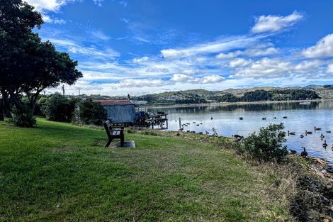 Photo of property in 1 Onepoto Road, Titahi Bay, Porirua, 5022