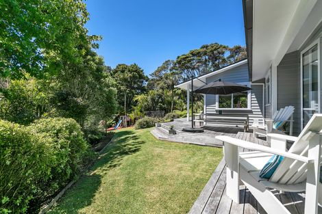 Photo of property in 42 Landing Road, Titirangi, Auckland, 0604