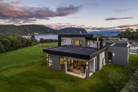 Photo of property in 32 Okaia Drive, Kinloch, Taupo, 3377