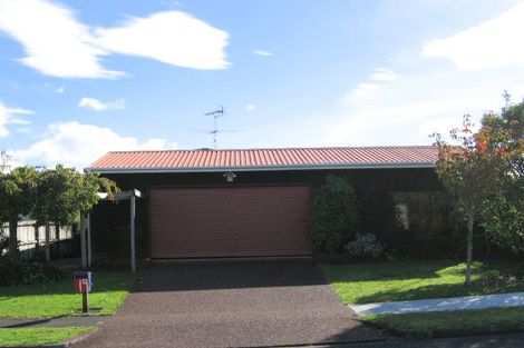 Photo of property in 19 Channing Crescent, Botany Downs, Auckland, 2010