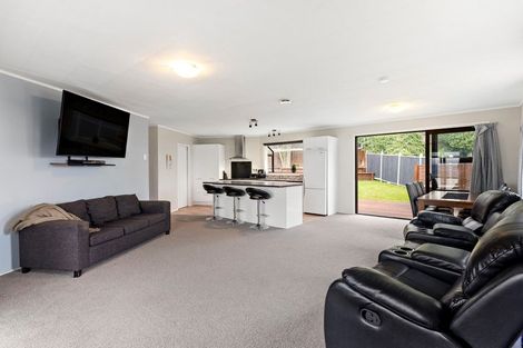 Photo of property in 11 Sunhaven Drive, Newlands, Wellington, 6037
