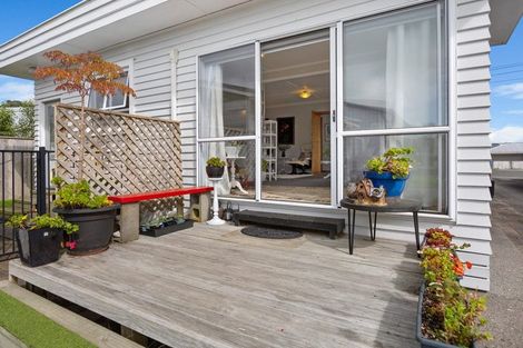 Photo of property in 1/5 Rainsford Street, Moturoa, New Plymouth, 4310