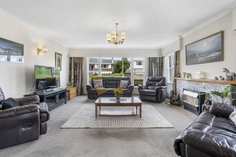 Photo of property in 40 Saint Johns Terrace, Tawa, Wellington, 5028